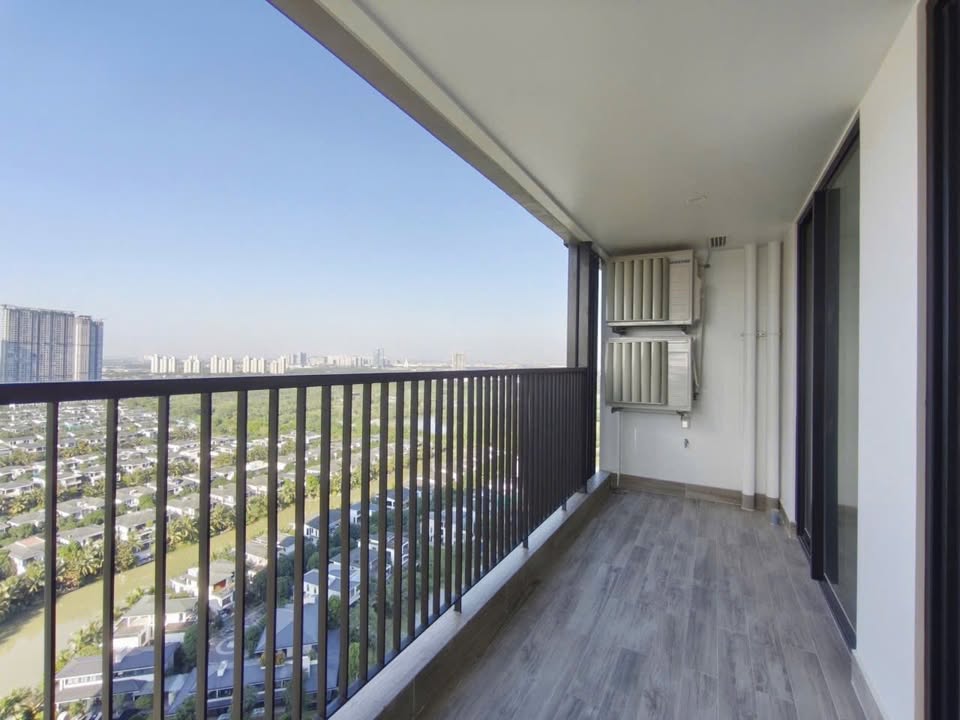 Căn hộ Skyforest Phụng Công 92m² giá 7.7 tỷ - Thiết kế hiện đại, view biệt thự đảo!