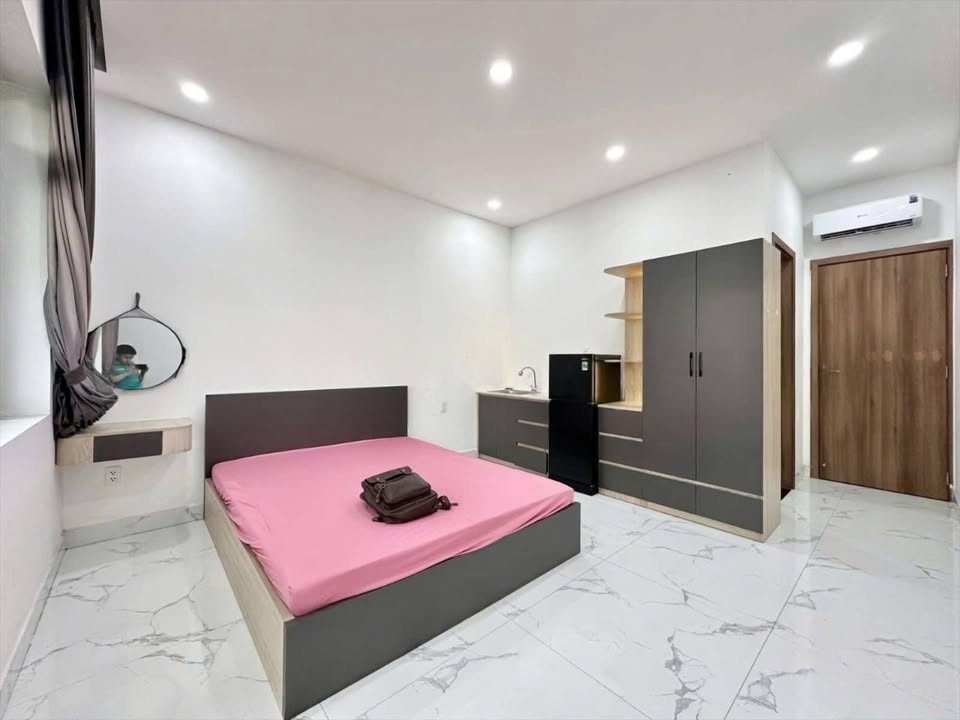 Phòng cho thuê mặt tiền Tân Sơn, Tân Bình - Full nội thất, giá tốt