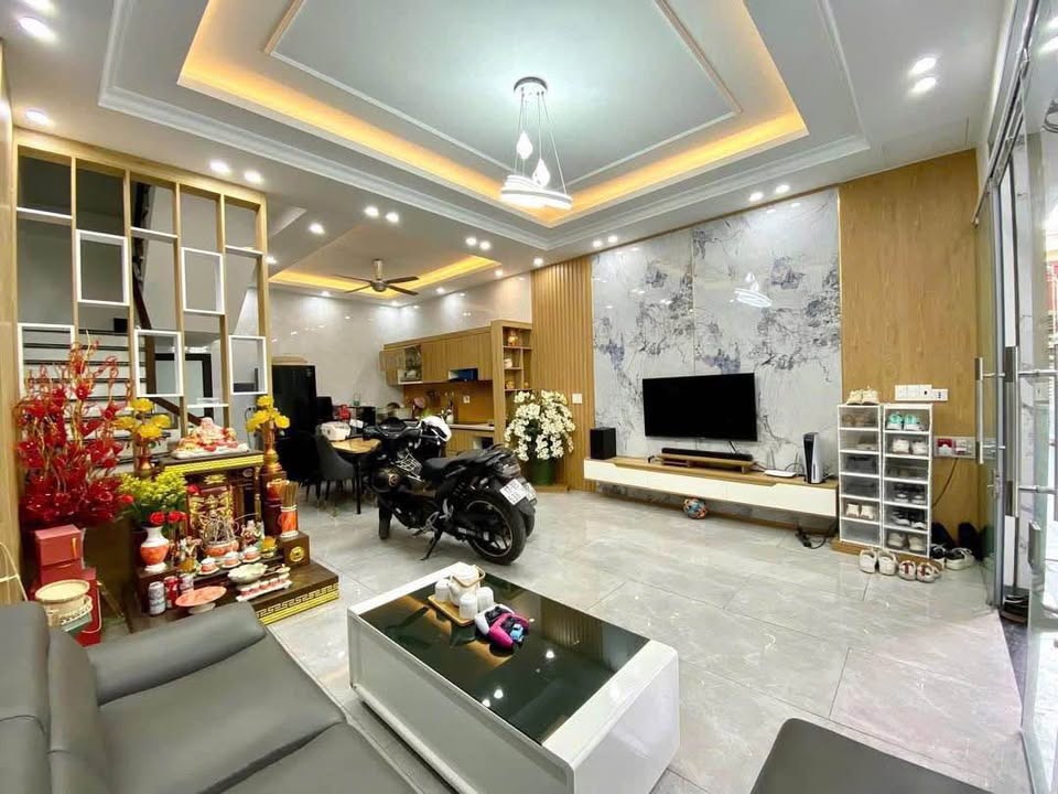 Nhà 4 tầng Trần Nguyên Hãn, 43m², giá 3.68 tỷ - Đường ô tô, gần trường học!