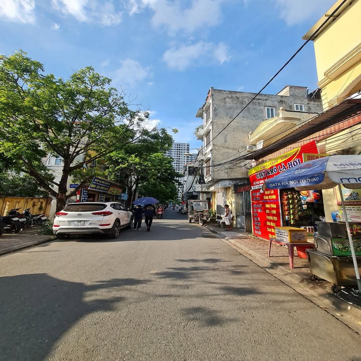 Nhà 3 tầng 111m² Đông Dư, Gia Lâm giá 11 tỷ - Sổ đỏ giao dịch ngay!