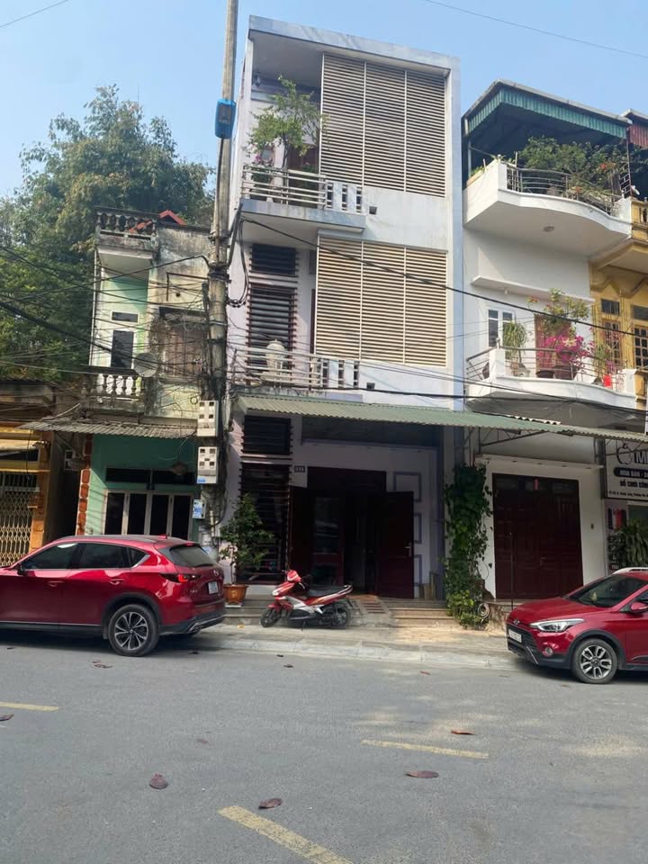Nhà phố Yên Bái 207m² giá 5 tỷ - Vị trí trung tâm, tiện ích đầy đủ!