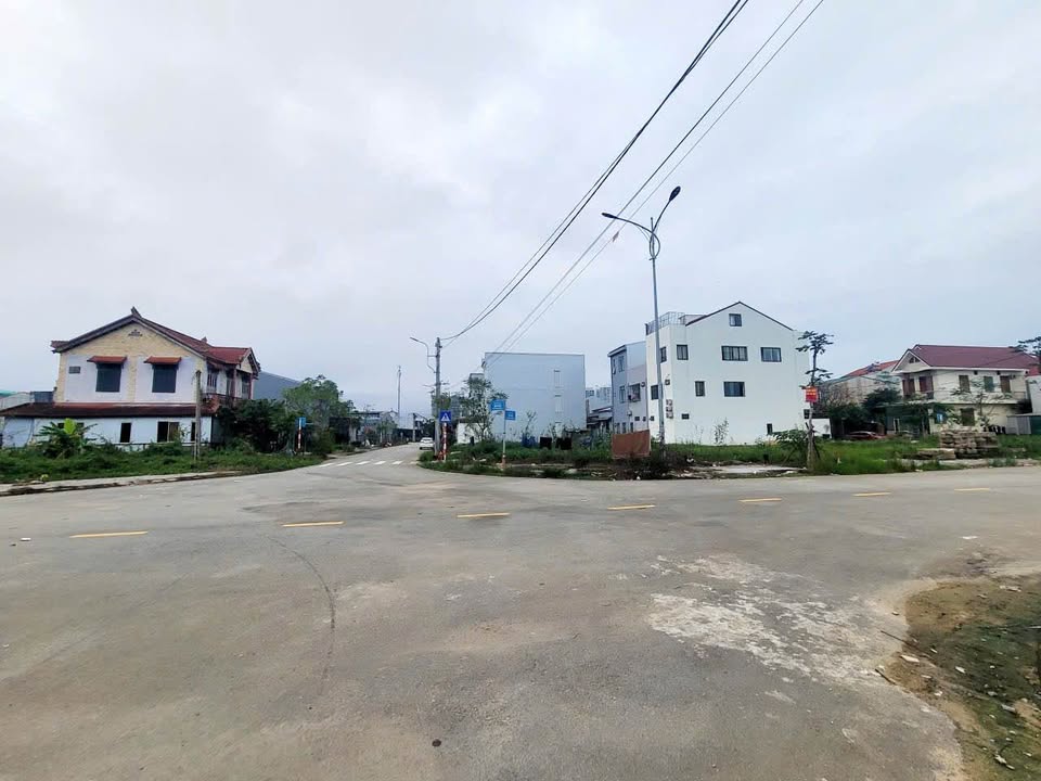 Lô Đất Khu Quy Hoạch Hoàng Quốc Việt, 95,2m² giá 3,3 tỷ - Cơ hội đầu tư hấp dẫn!