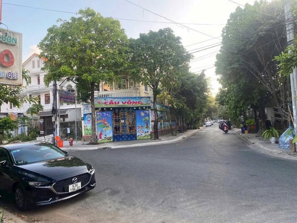 Nhà góc 2 mặt tiền đường Xuân Thủy, 182m² giá 11 tỷ - Vị trí đắc địa, cho thuê 20 triệu/tháng!