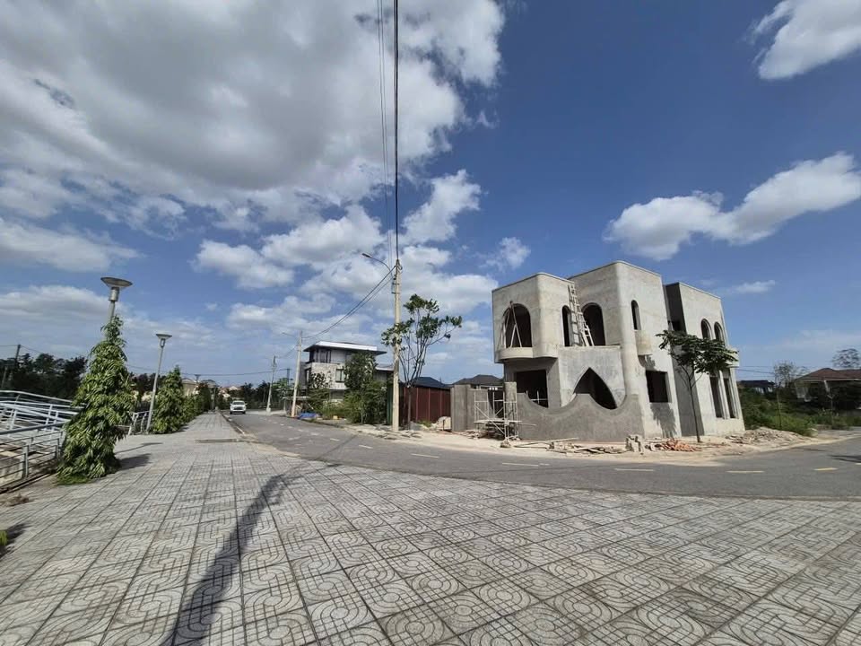 Nhà phố 2 mặt tiền Trần Hưng Đạo, Đông Hà 306m² - Vị trí đắc địa kinh doanh!