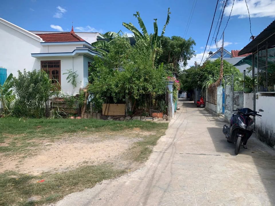 Đất nền Vĩnh Thái Nha Trang 74.7m² giá 2.65 tỷ - Lô góc, cách biển 3km!