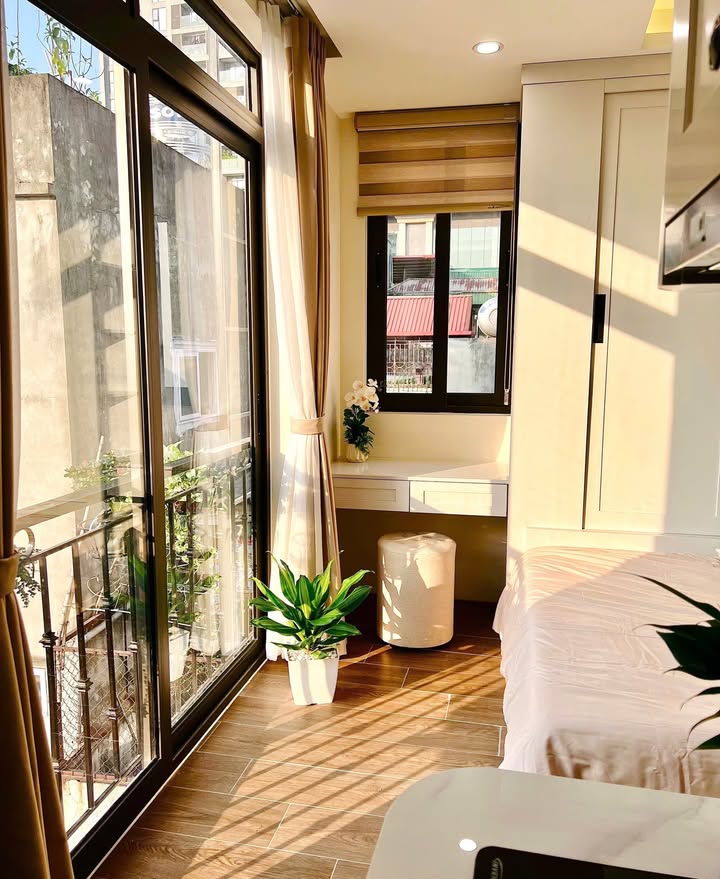 Cho thuê Studio 135 Hoàng Hoa Thám - Ba Đình - Phòng xinh ngay mặt phố!