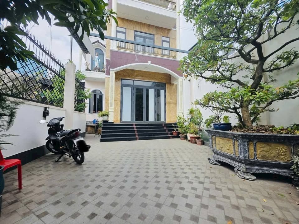 Biệt thự 3 tầng Tam Phú, Thủ Đức 293m² giá 12.5 tỷ - Không thể bỏ lỡ!