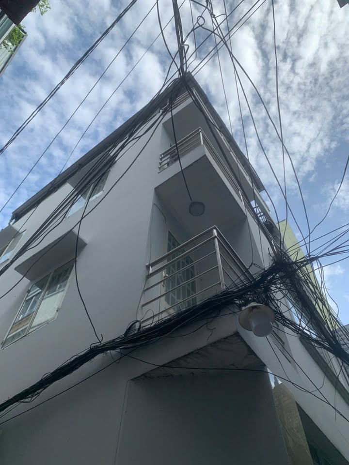 Nhà bán gấp 30m² tại Nguyên Hồng, Gò Vấp chỉ 6 tỷ - Lô góc thoáng mát, pháp lý rõ ràng!