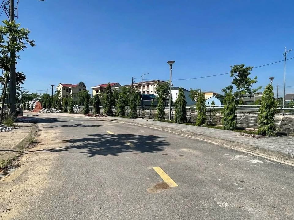 Căn nhà phố tại Công viên Fidel Đông Hà 306m² giá 3 tỷ - Vị trí đắc địa kinh doanh!