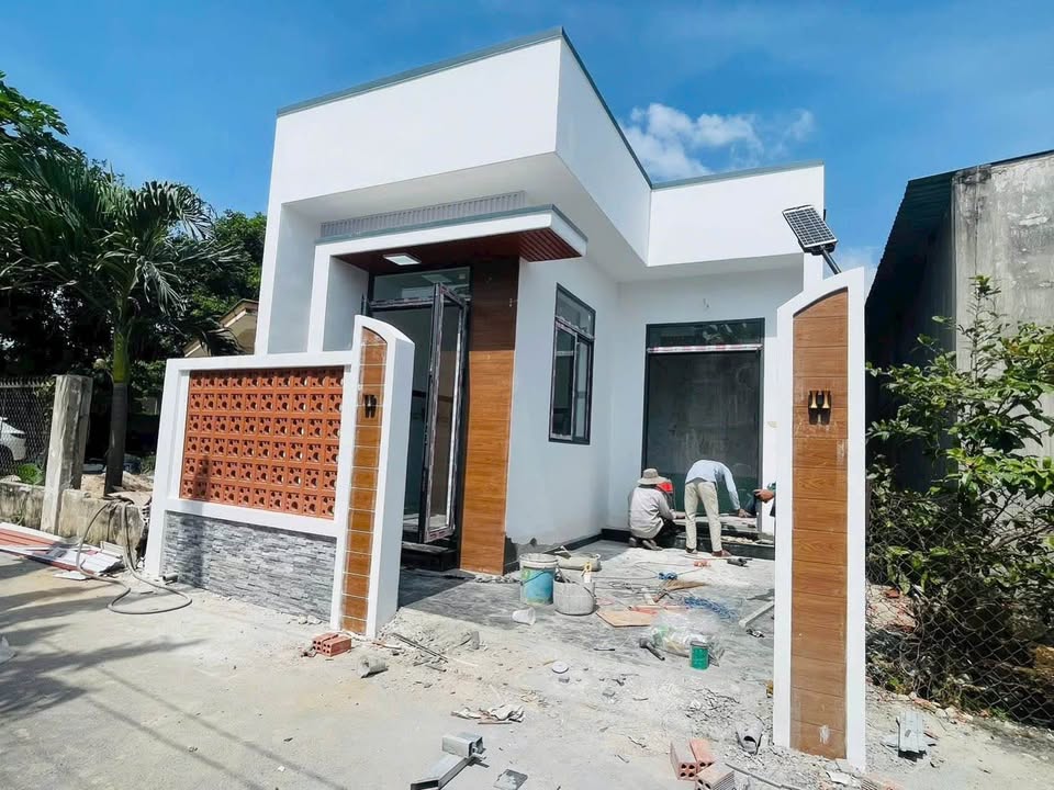 Nhà mặt tiền đường nhựa Long Phước, Bà Rịa 96m² giá chỉ 1.85 tỷ - Thiết kế hiện đại, sẵn sàng vào ở!