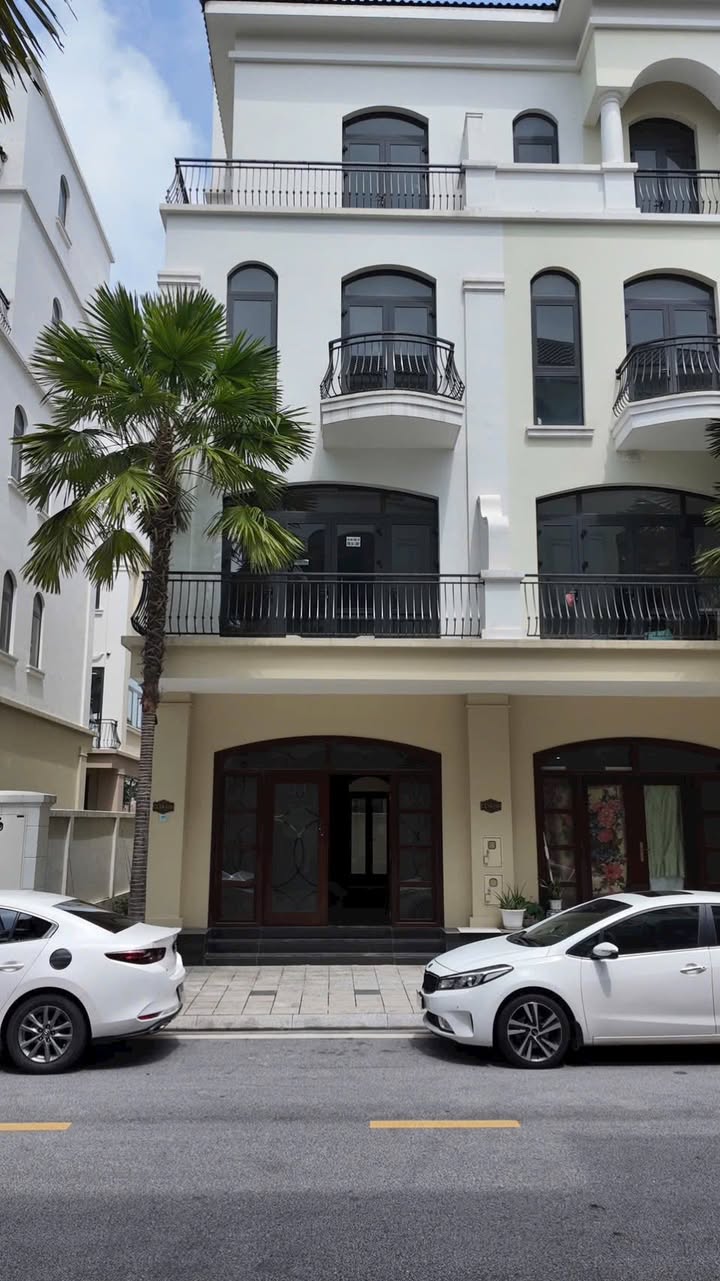 Nhà liền kề Xẻ Khe 98m² giá 12 tỷ - Sổ đỏ chính chủ, sẵn sàng vào ở!