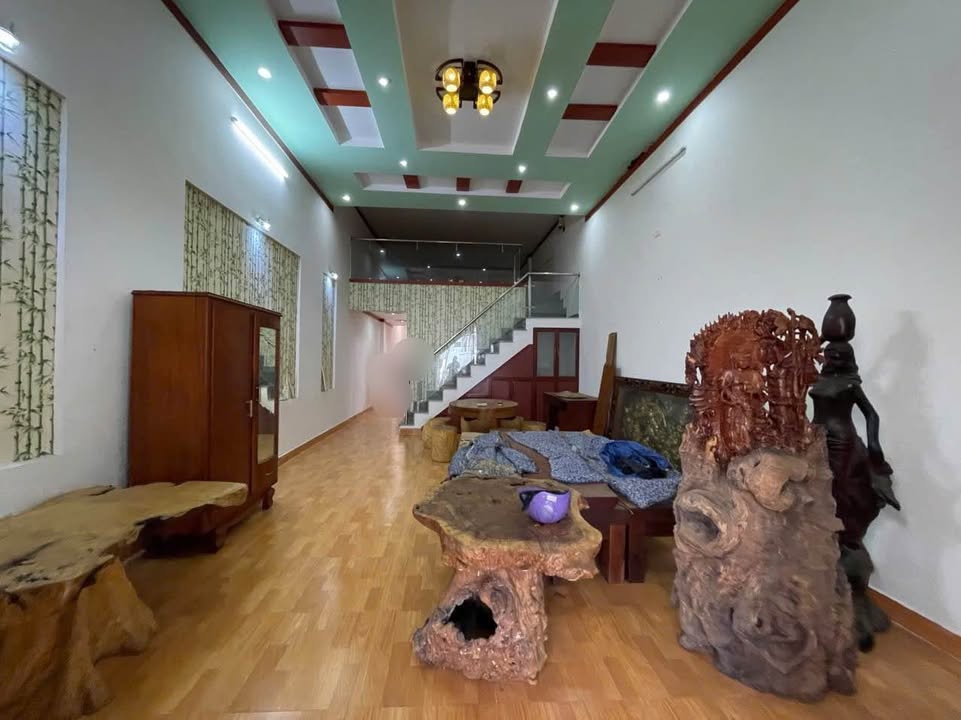 Nhà gác lỡ Hùng Vương Pleiku 192m² giá 2,25 tỷ - Ngay trung tâm tiện ích!