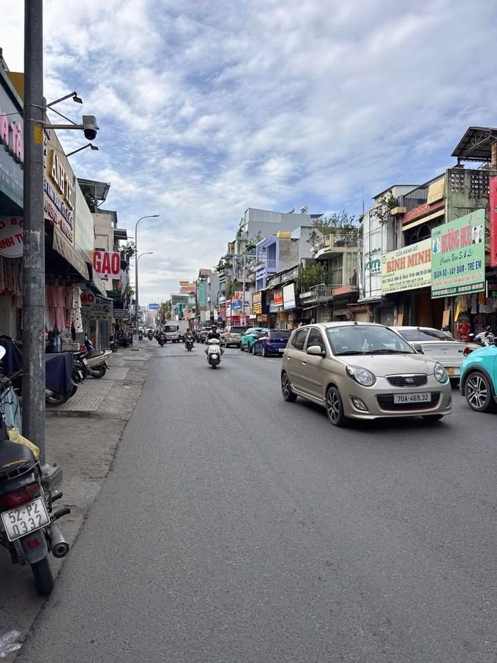 Mặt tiền kinh doanh Lạc Long Quân 58m² giá 13.5 tỷ - Cơ hội đầu tư hấp dẫn!