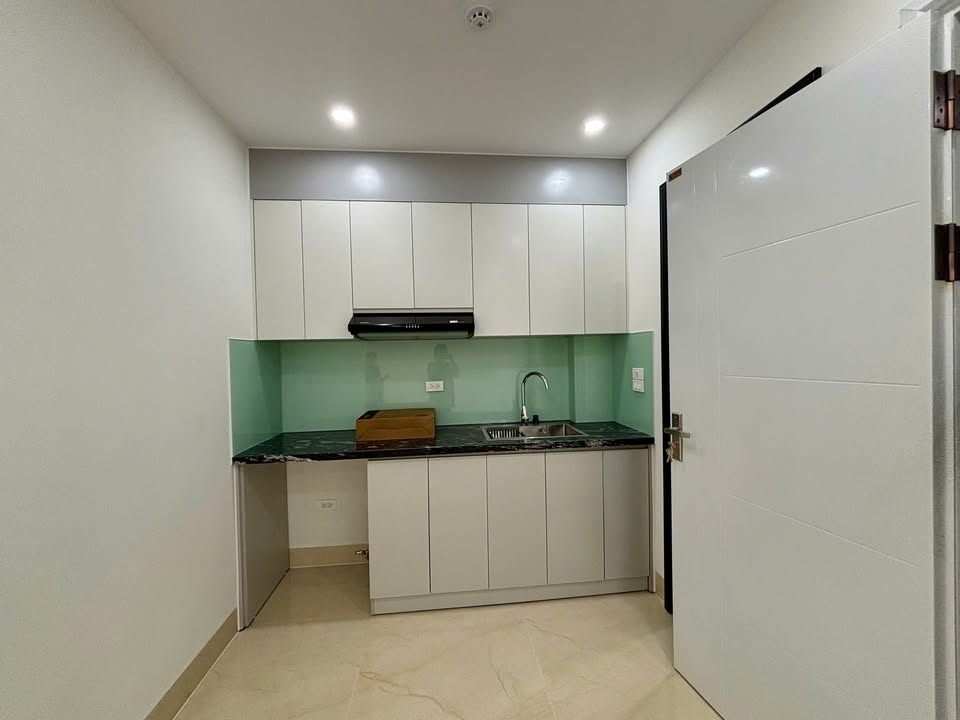 Căn hộ cho thuê 93 Trung Kính 1N1K - Không gian thoáng sáng, sẵn sàng vào ở!