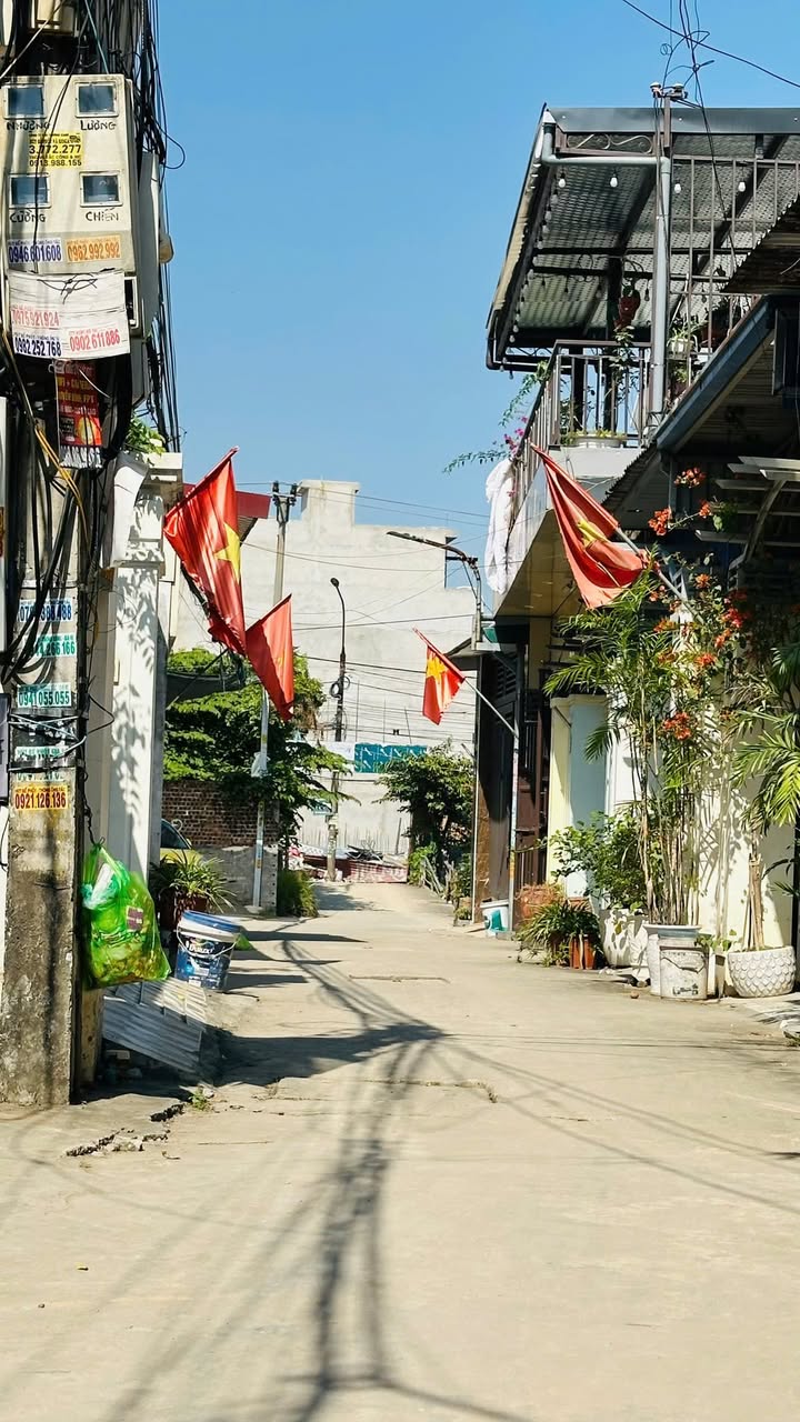 Nhà 3 tầng Hoàng Mai 56m² giá 2.5 tỷ - Ngõ ô tô thoải mái, gần chợ!