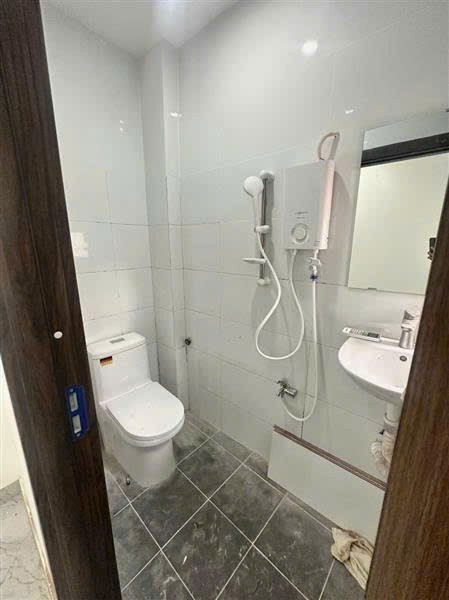 Nhà 3 Tầng Đẹp Mới 100% Bến Vân Đồn, Quận 4 - Giá Chỉ 4.1 Tỷ