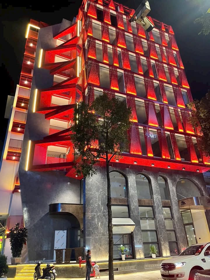 Cho thuê tòa nhà căn hộ dịch vụ 7 tầng đường Phan Đình Phùng, Cần Thơ - Vị trí trung tâm sầm uất!