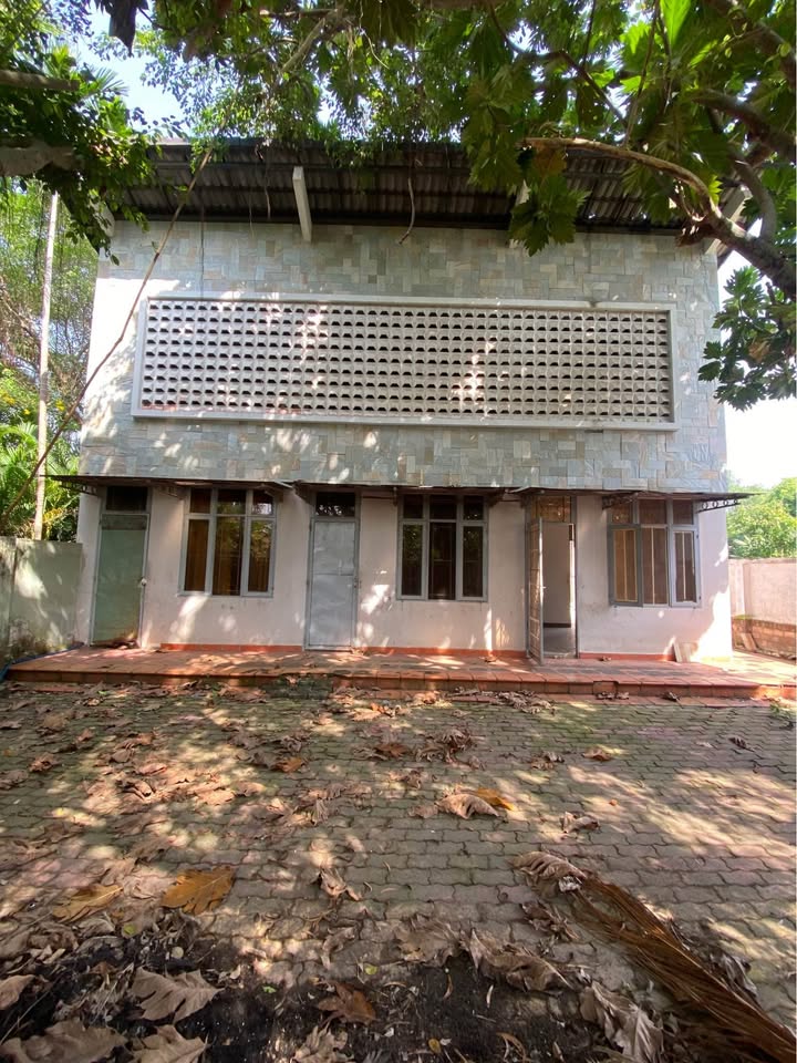 Biệt thự 600m² Thủ Đức giá 12 tỷ - Sát chợ Long Phước, mặt sau sông lớn!