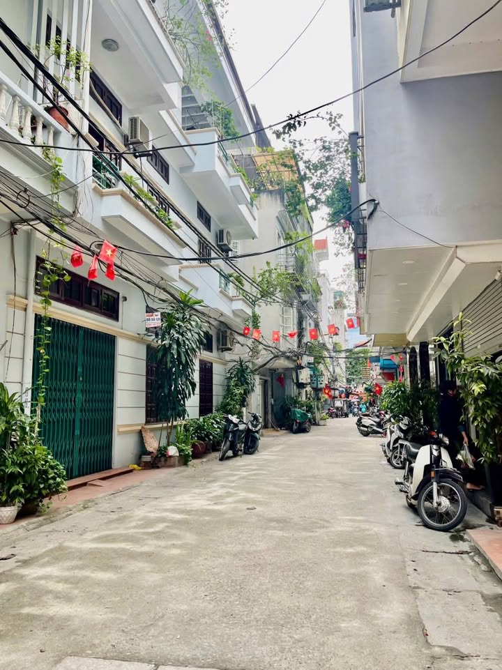 Nhà phố Tân Ấp, Ba Đình 60m² giá 12.2 tỷ - Thiết kế hiện đại, ô tô vào tận nhà!