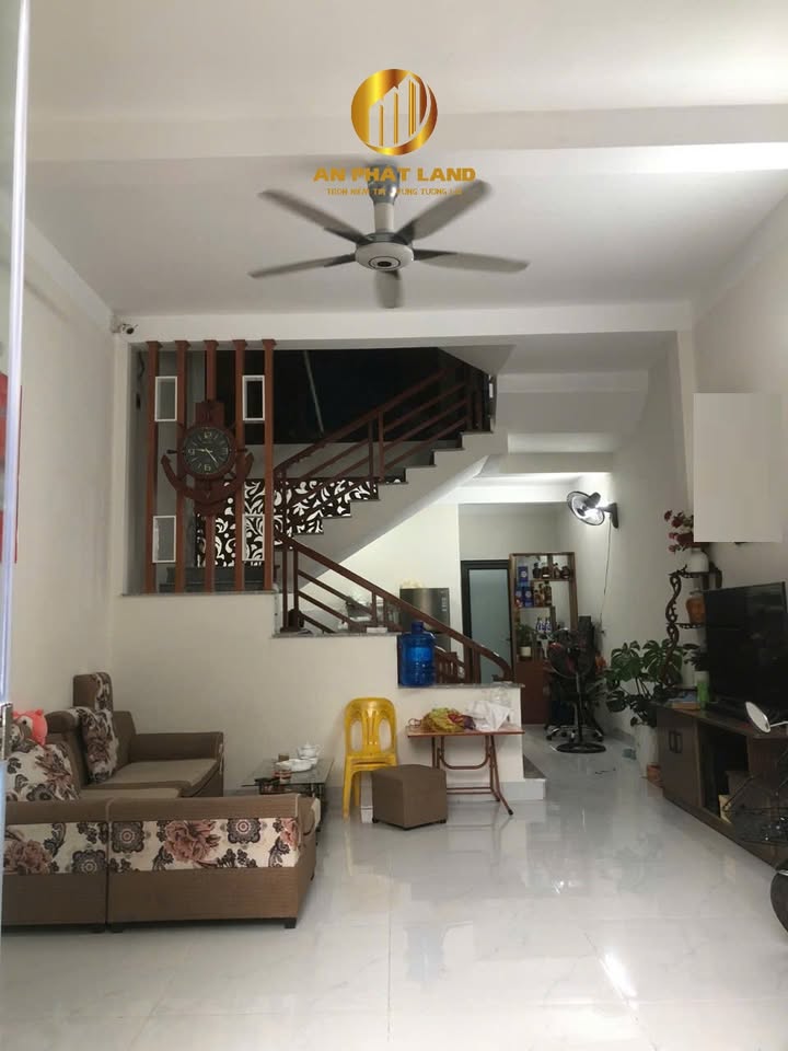 Nhà 2,5 tầng mới xây trên đường Nguyễn Bặc - 64m² chỉ 5 tỷ - Vị trí trung tâm!