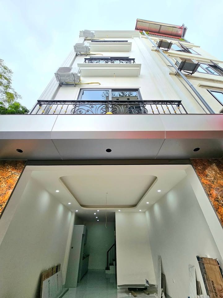 Nhà 5 tầng tại chợ Kẻ Vẽ, 43m² giá 11 tỷ - Sẵn sàng dọn vào ở!