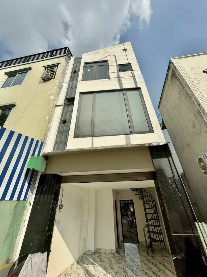 Nhà mặt tiền kinh doanh Đặng Thùy Trâm, Bình Thạnh 18m² giá chỉ 5.5 tỷ - Cơ hội vàng cho nhà đầu tư!