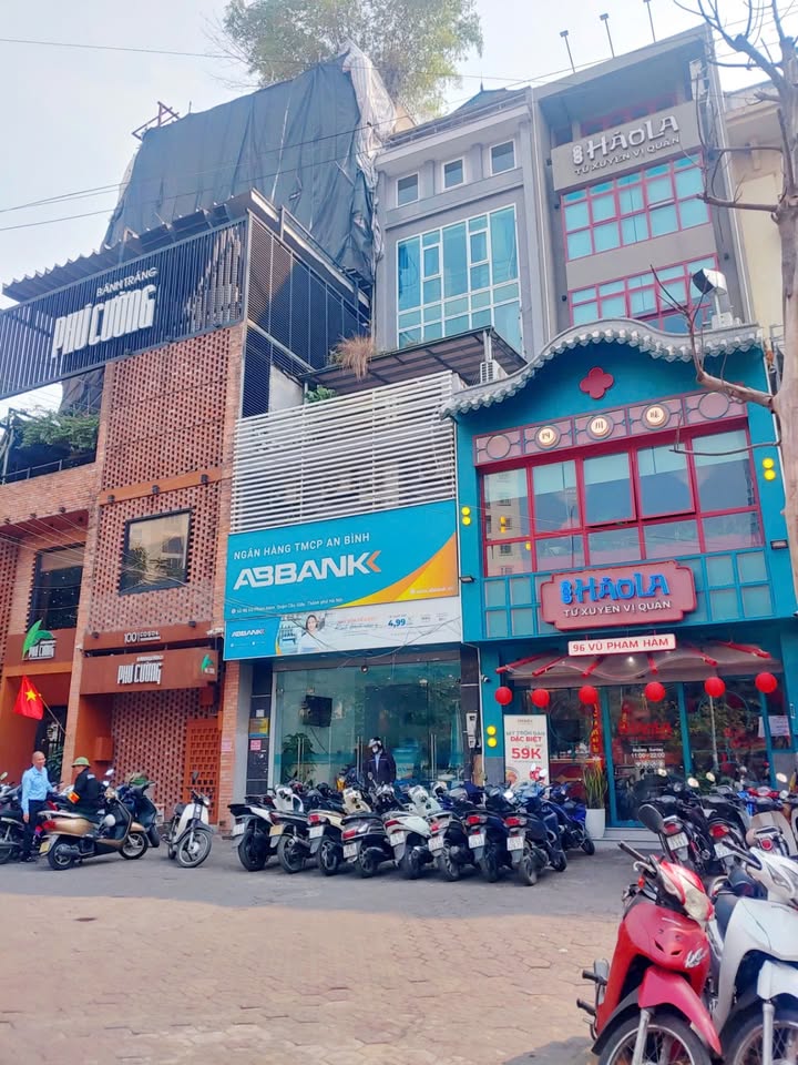 Cho thuê mặt bằng kinh doanh phố Vũ Phạm Hàm 150m² - Vị trí đắc địa, sẵn sàng hoạt động!