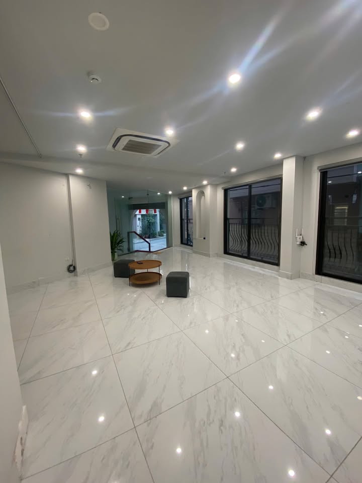 Mặt bằng kinh doanh cho thuê tại Đào Tấn, Ba Đình 50m² - Đường rộng, khu đông người Nhật