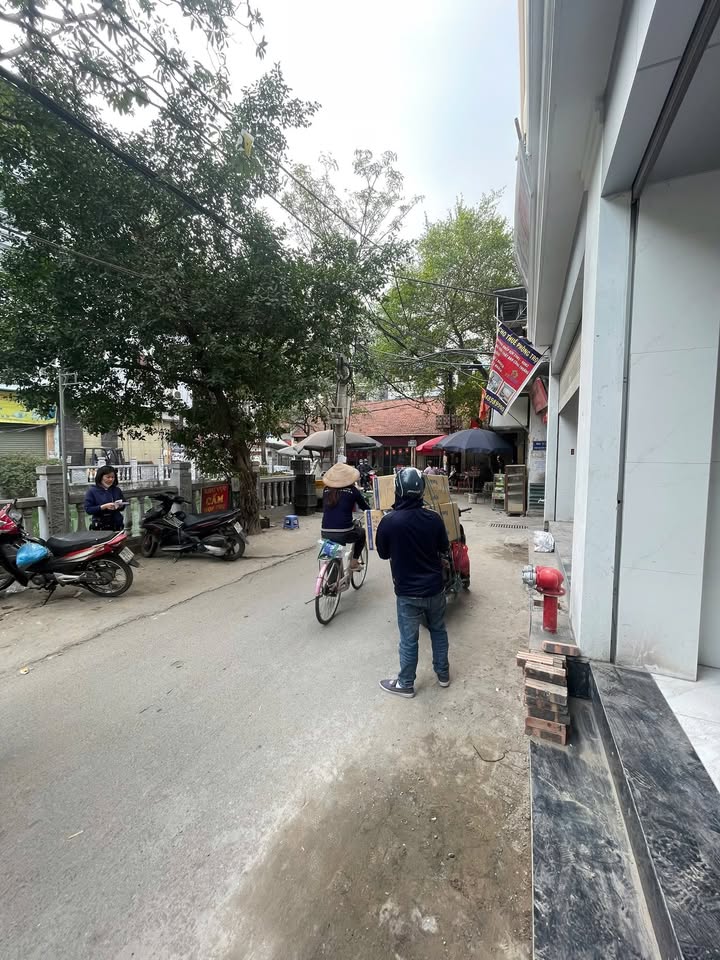 Cho thuê mặt bằng 30m² tại 110 ngõ 32 Đỗ Đức Dục, giá 13 triệu - Kinh doanh sầm uất!