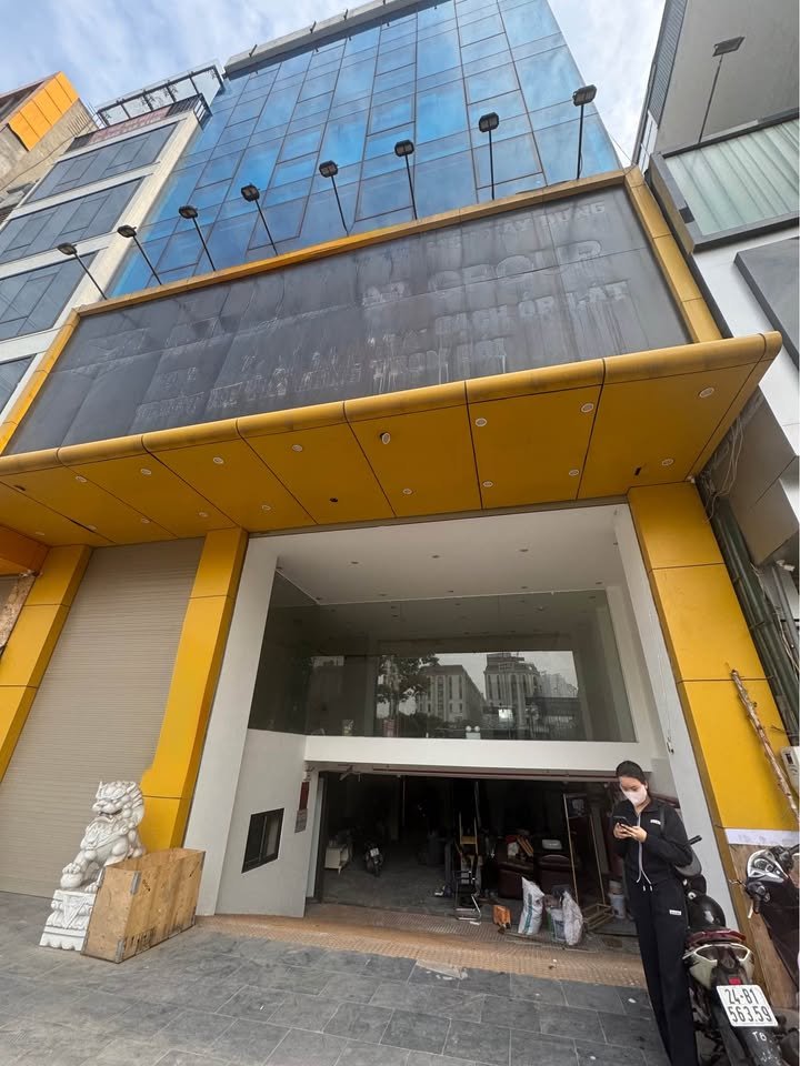 Cho thuê mặt bằng kinh doanh 180 Vạn Phúc, Hà Đông 100m² - Giá tốt cho showroom, ngân hàng!