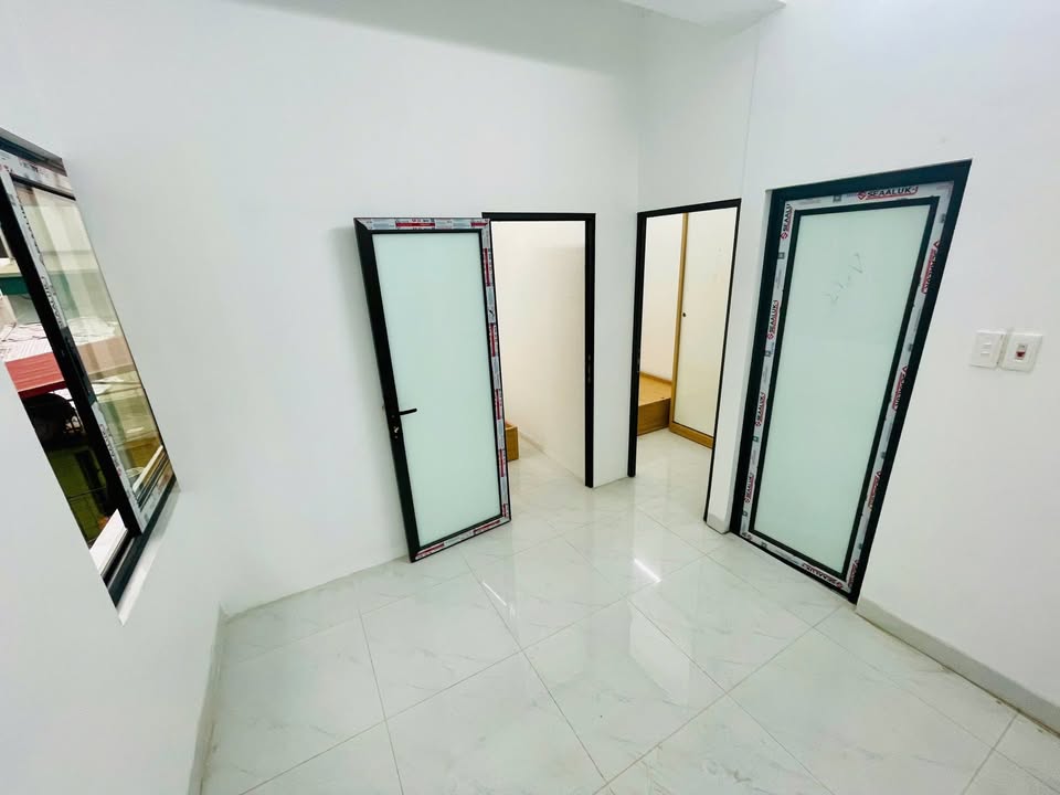 Nhà nhỏ cho thuê tại ngõ 245 Định Công, 2PN giá 5 triệu - Sẵn sàng vào ở!