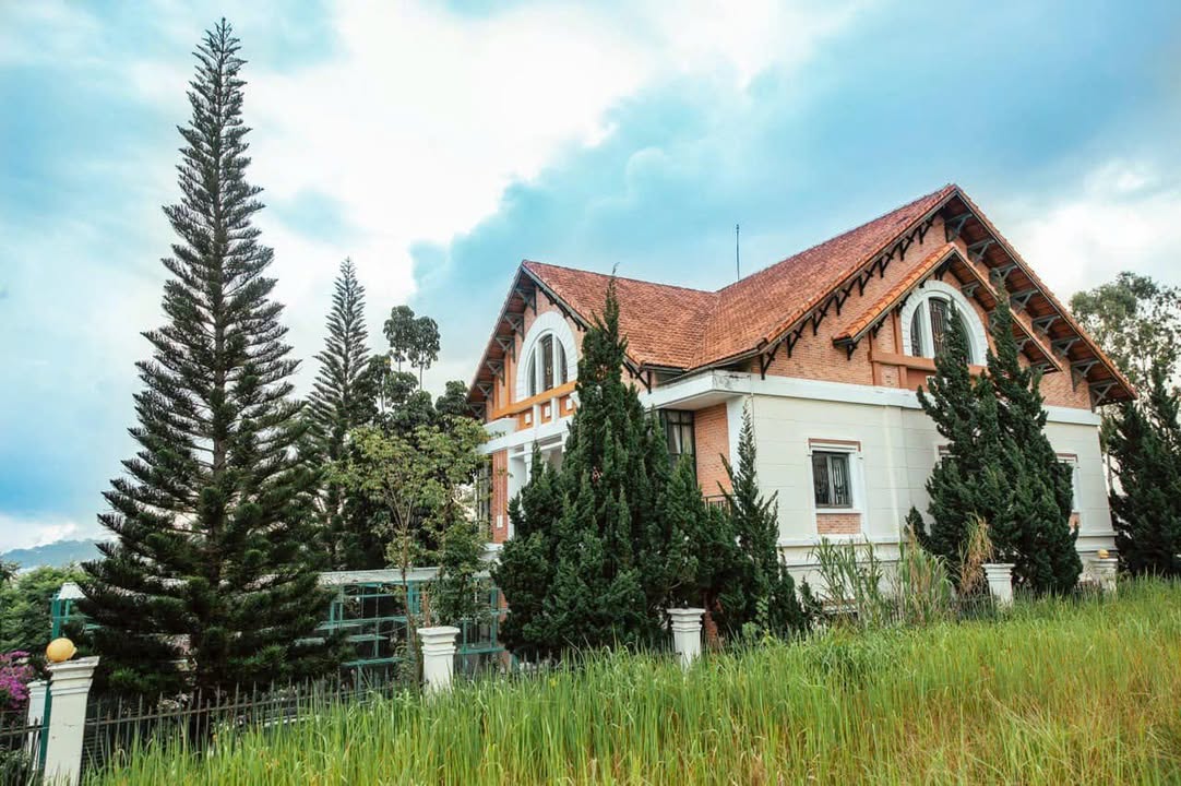 Biệt thự cho thuê Đà Lạt 850m² giá 68 triệu - Kiến trúc Pháp sang trọng!