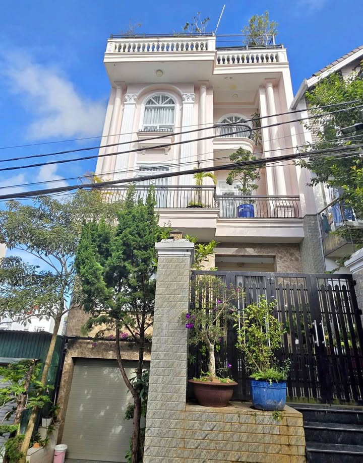 Nhà 3 tầng Ngô Quyền, P6 Đà Lạt 97m² giá 9.9 tỷ - Đầu tư sinh lời tuyệt vời!