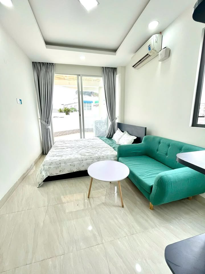 Studio Cách Mạng Tháng 8, quận 10 - Full nội thất, ban công thoáng mát!