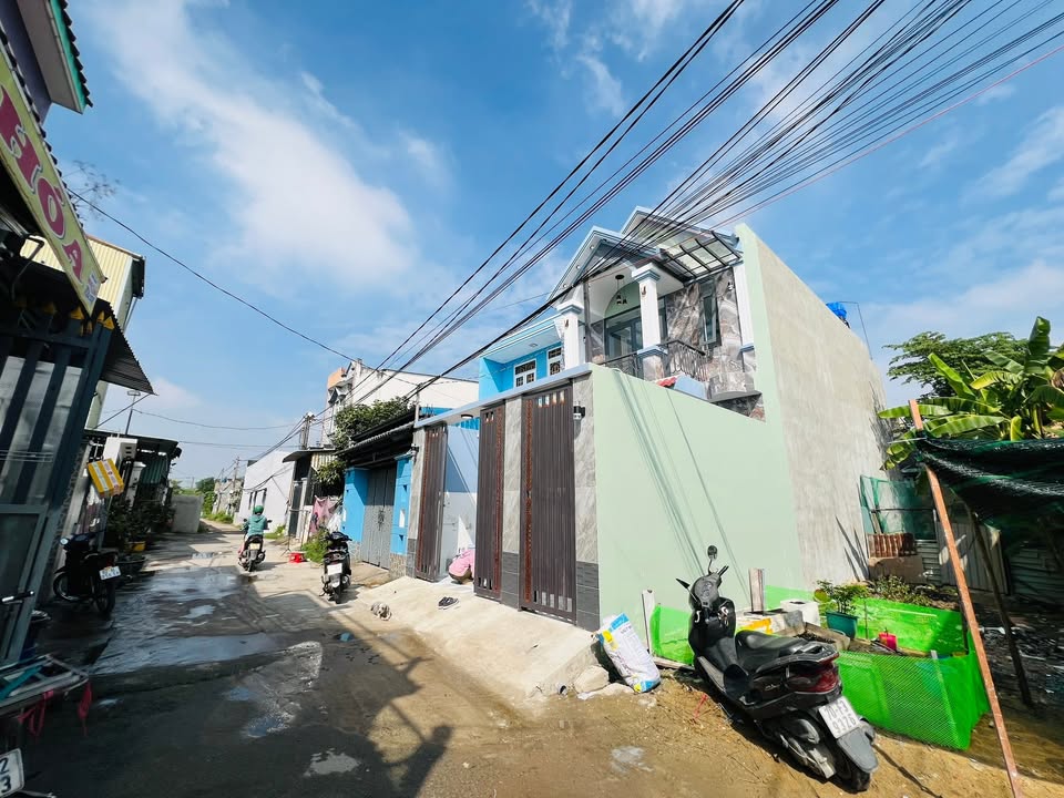 Nhà đẹp Đức Hòa 100m² giá 2.65 tỷ - Vị trí trung tâm, gần chợ