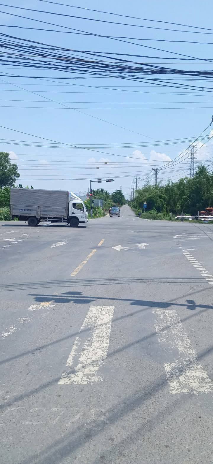 Đất vườn 9085m² mặt tiền kênh Bà Hạt, Bến Lức giá chỉ 4 tỷ - Đầu tư sinh lời ngay!