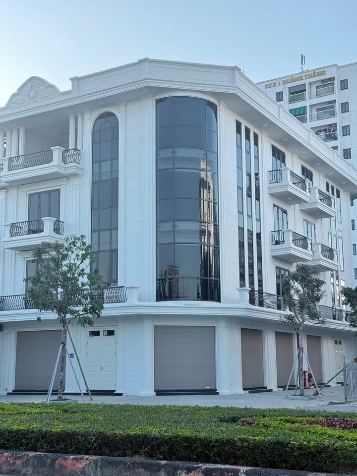 Cho thuê toà nhà văn phòng Trịnh Kiểm, Thanh Hóa 1500m² - Vị trí đắc địa, đầy đủ tiện nghi!