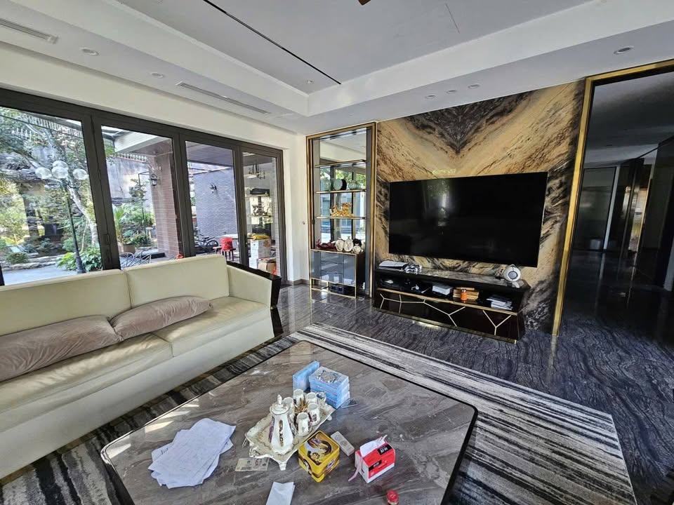 Nhà vườn 3 tầng 2000m² mặt tiền rộng, bán gấp tại Võ Cường - Thiết kế hiện đại!