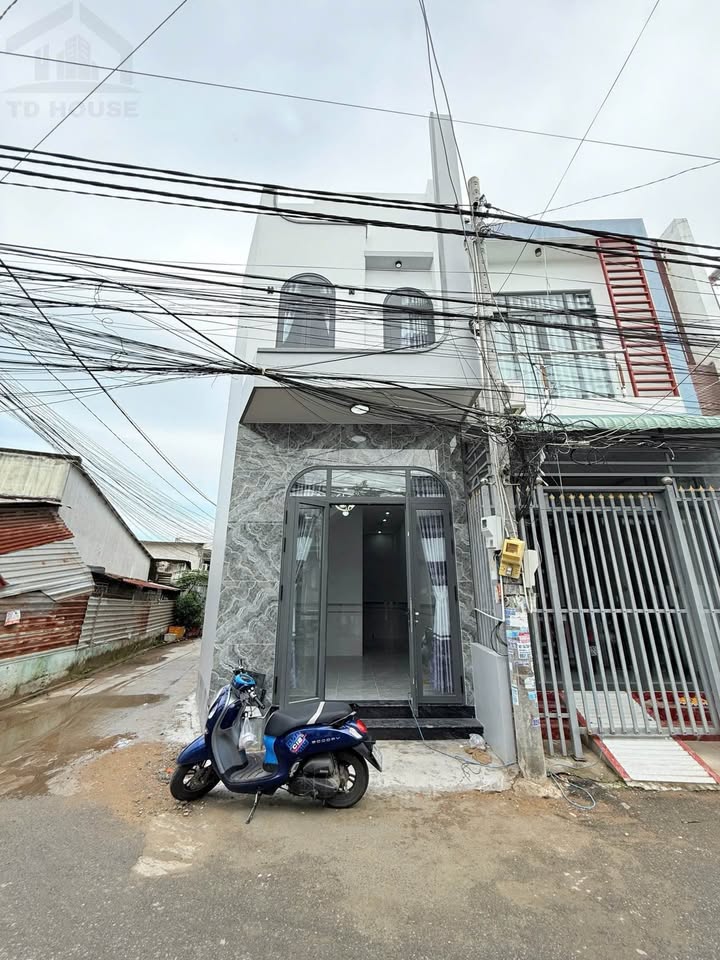 Nhà lầu góc 2 mặt tiền Tầm Vu 90m² giá 6.5 triệu - Sẵn sàng vào ở!