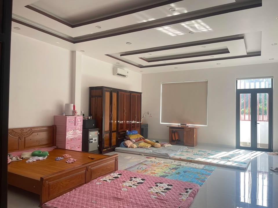 Nhà nguyên căn 3 tầng mặt tiền Nguyễn Du 130m² giá 15 triệu - Kinh doanh thuận lợi!