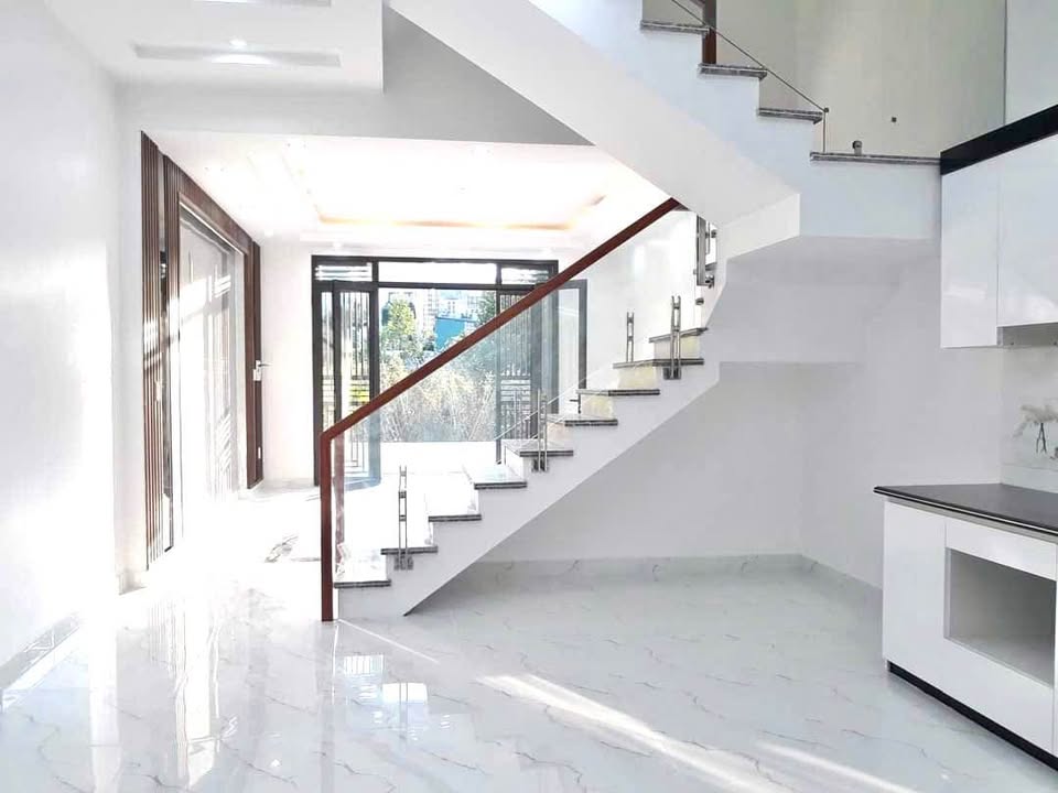 Nhà 3 tầng mặt ngõ Bùi Thị Tự Nhiên, Đông Hải, Hải An - 48m² giá 3.2 tỷ - Nội thất sang trọng!