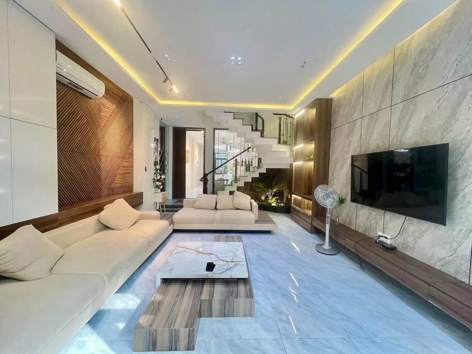 Nhà phố 1 trệt 2 lầu đường Hoàng Bích Sơn, Phú Thuỷ 100m² giá 6.3 tỷ - Thiết kế hiện đại, sẵn sàng ở ngay!