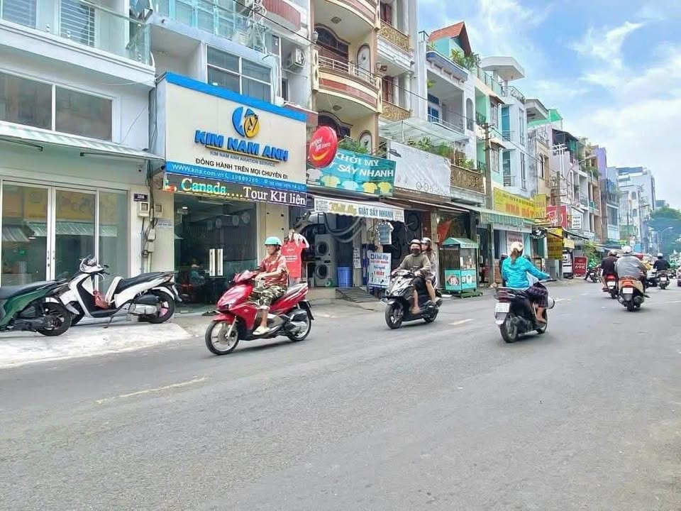 Nhà mặt tiền kinh doanh đường Vĩnh Viễn, Quận 10 giá 9.8 tỷ - Vị trí đắc địa, sẵn sàng đầu tư!