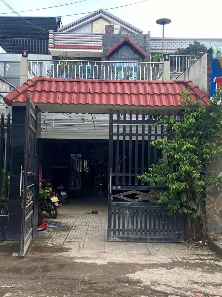 Nhà mặt tiền kinh doanh Long Phước 175m² giá 4 tỷ - Đầu tư sinh lời cao!