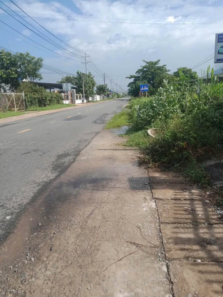 Nhà cấp 4 mặt nhựa tại Thuận Quý 590m² giá 2.1 tỷ - Cơ hội đầu tư tuyệt vời!