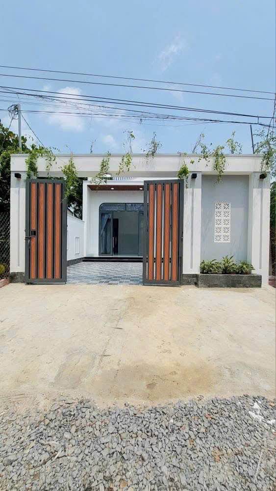 Nhà mới Hoàng Thiện Trường, Hòa Thành, Tây Ninh 168m² giá 1.58 tỷ - Thiết kế hiện đại, tiện nghi!