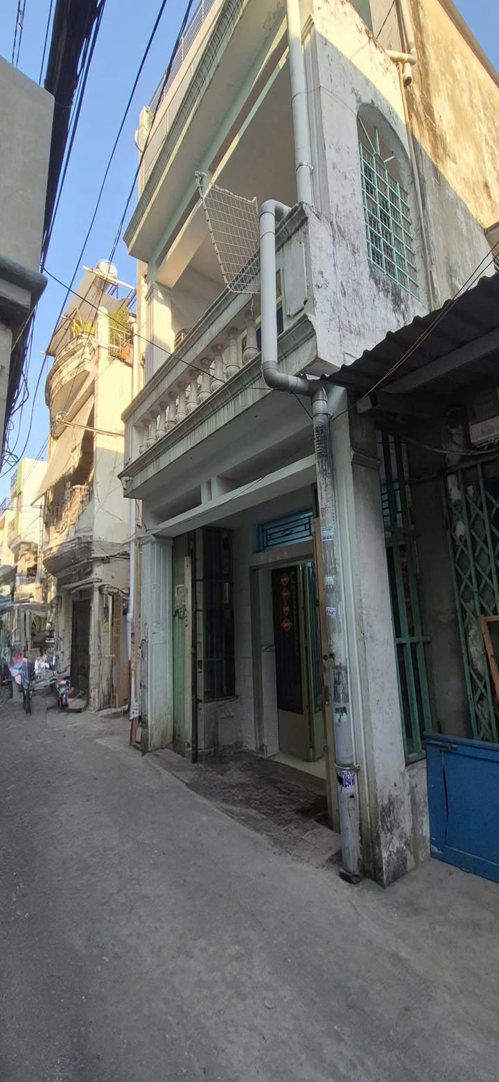 Nhà phố Hẻm 132 Hoài Thanh, 40.5m² giá 3.9 tỷ - Tiện cải tạo và xây mới!