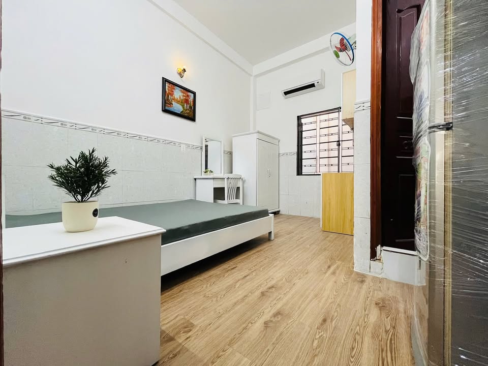 Phòng cho thuê đường Sư Vạn Hạnh, quận 10 - 4.6 triệu, Full nội thất và cửa sổ trời!