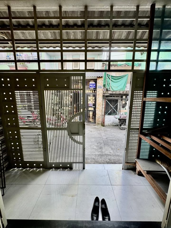 Nhà bán Q6 gần chợ Bình Tiên, 45m² giá 6.2 tỷ - Thiết kế hiện đại, sẵn sàng ở ngay!