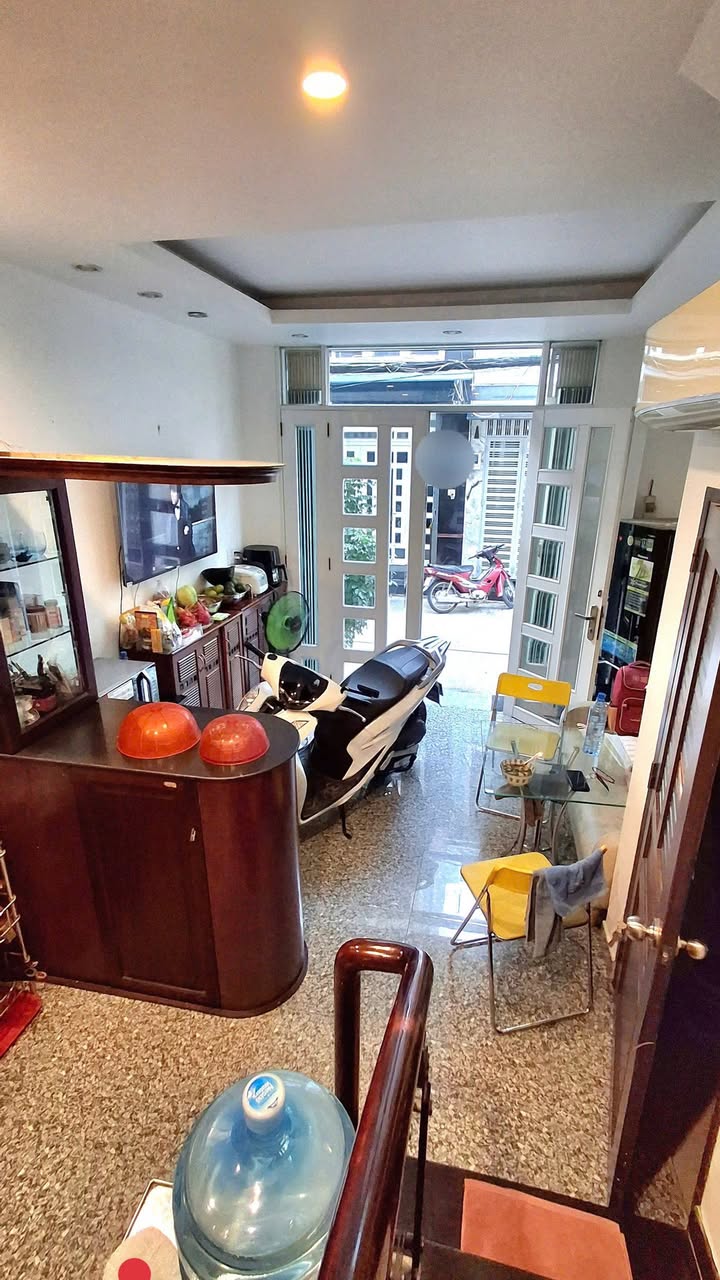 Nhà hẻm 8m Trần Hưng Đạo, Quận 1, 120m² giá 7.9 tỷ - Đầu tư sinh lời!